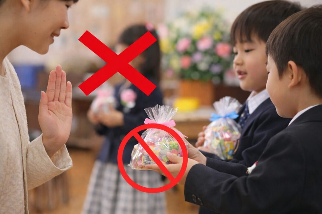 卒園式で友達にプチギフトを渡す際のマナーや配慮を連想させる場面のイメージ写真